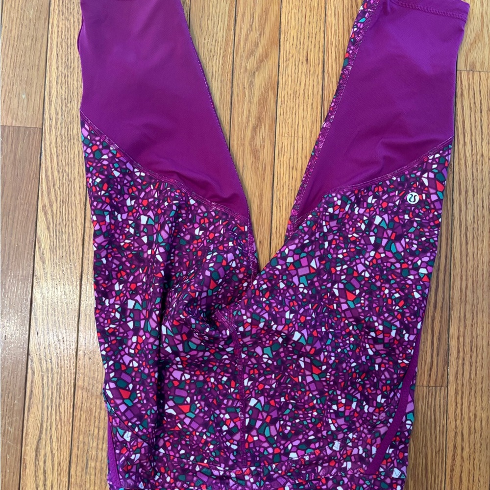Lululemon Mosaic Print Cropped Leggings Size 4 - Picture 7 of 11
